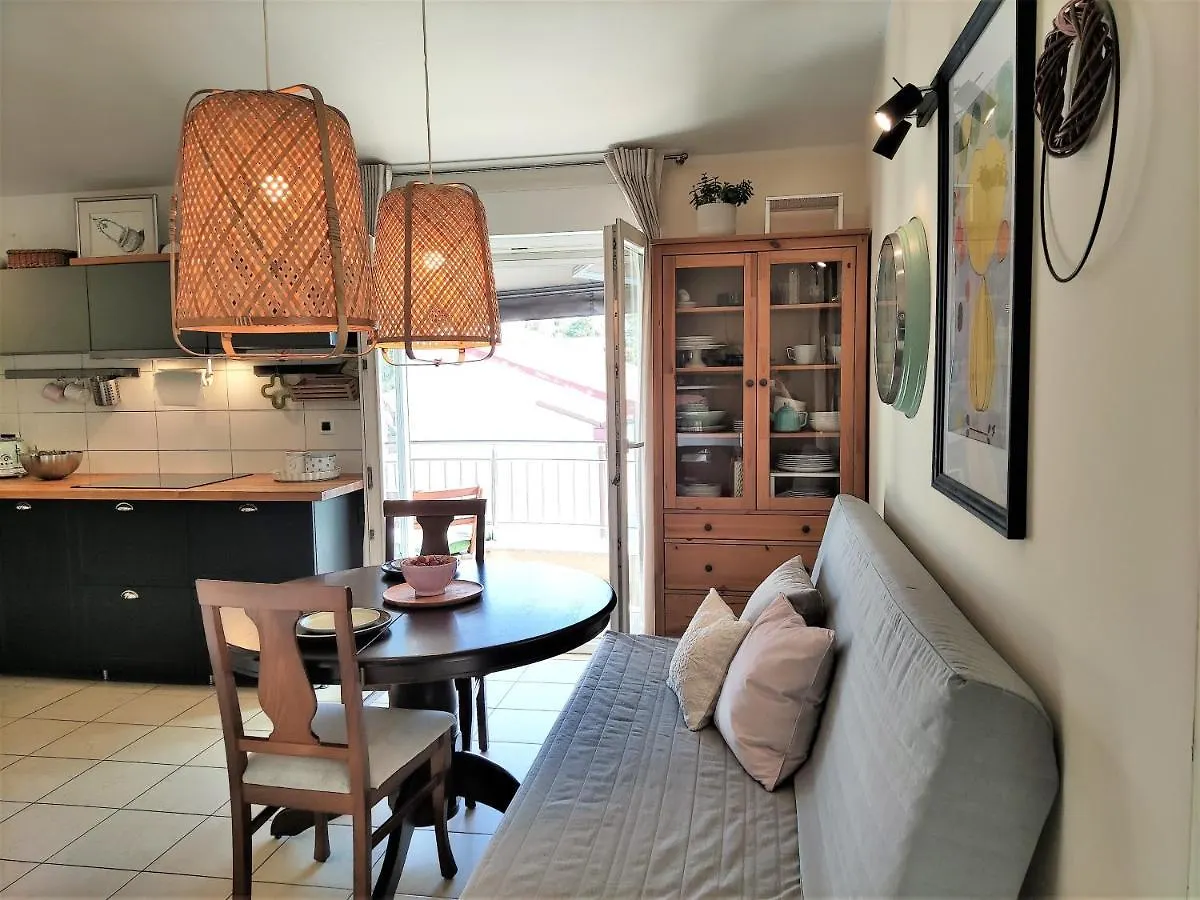 Apartment For Two 200M From The Beach Πούλα 0*,  Κροατία