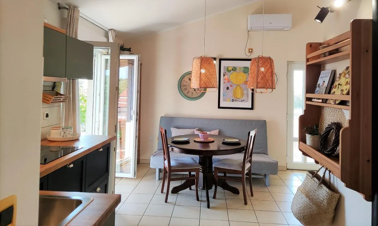 Apartment For Two 200M From The Beach Πούλα