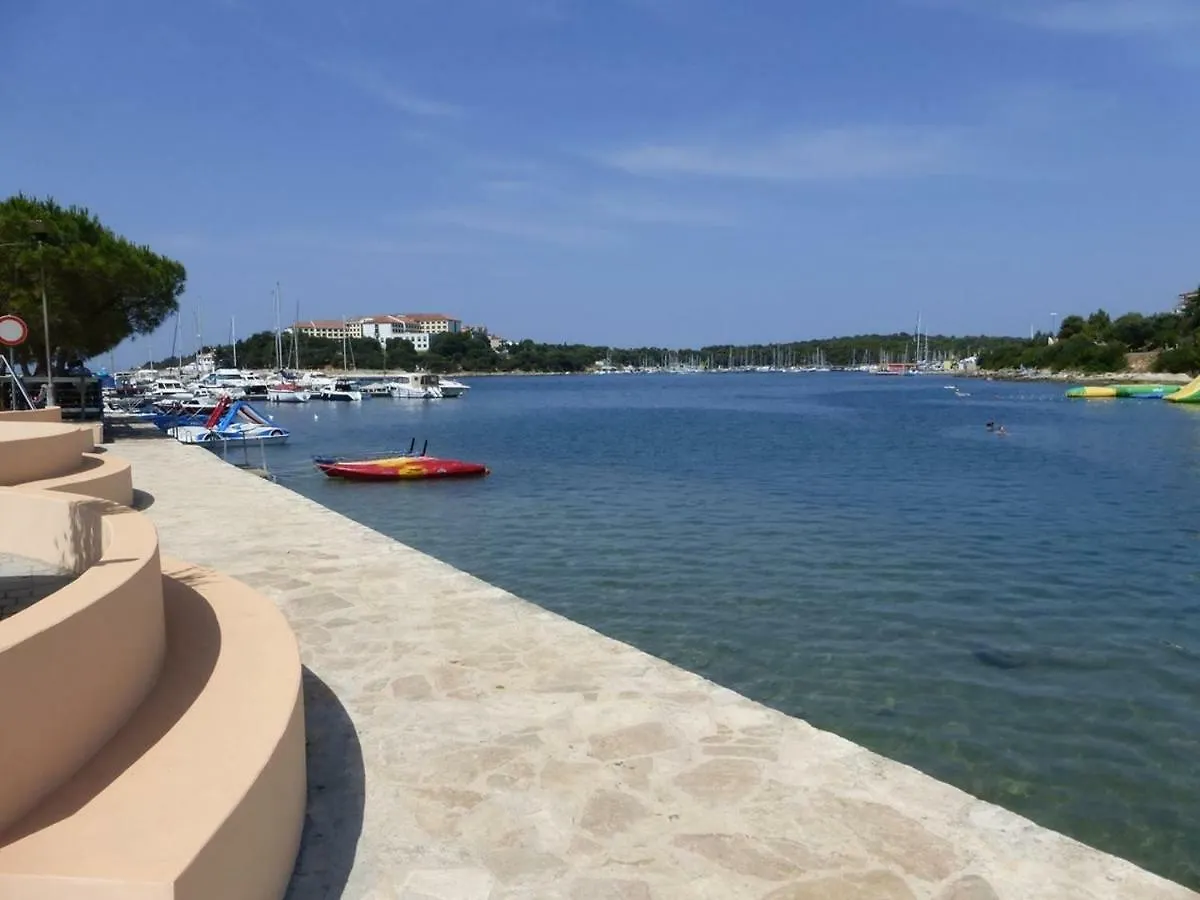 Apartment For Two 200M From The Beach Πούλα 0*,  Κροατία
